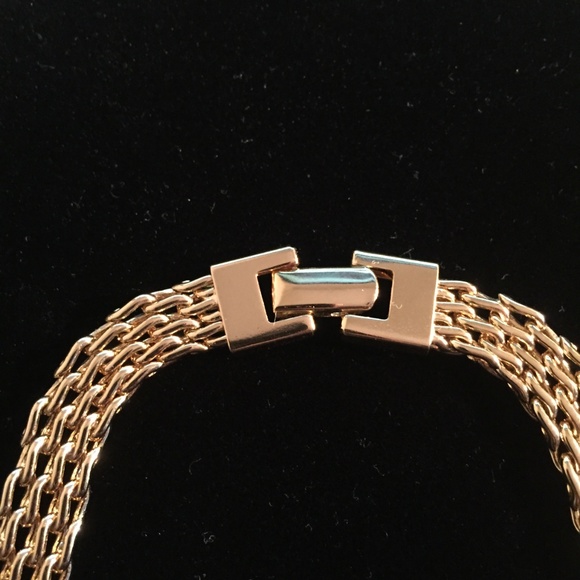 Beautiful Gold Tone Mesh Necklace - Picture 3 of 3